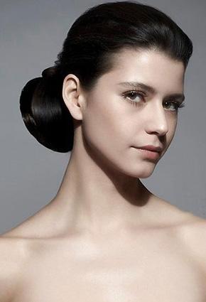 بيرين سآت المعروفة بفاطمة تدخل القفص الذّهبي